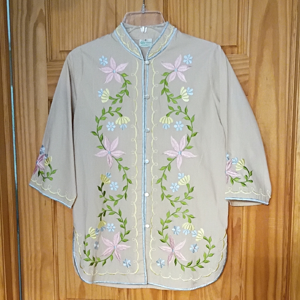 Vintage Floral Embroidered Beige Top